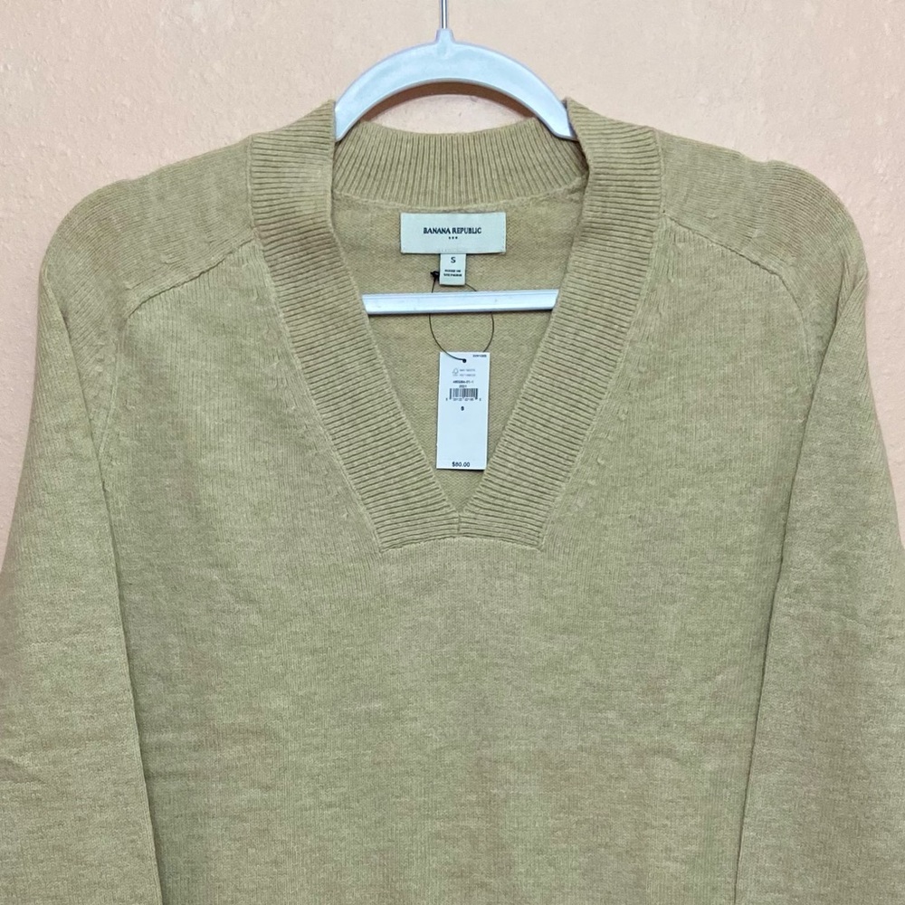BANANA REPUBLIC FACTORY PERFECTLY SOFT V-NECK SWEATER - Picture 3 of 4